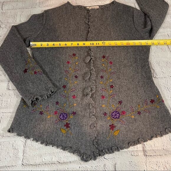 Peruvian 100% Alpaca Cardigan with Floral Embroidery - Picture 6 of 7